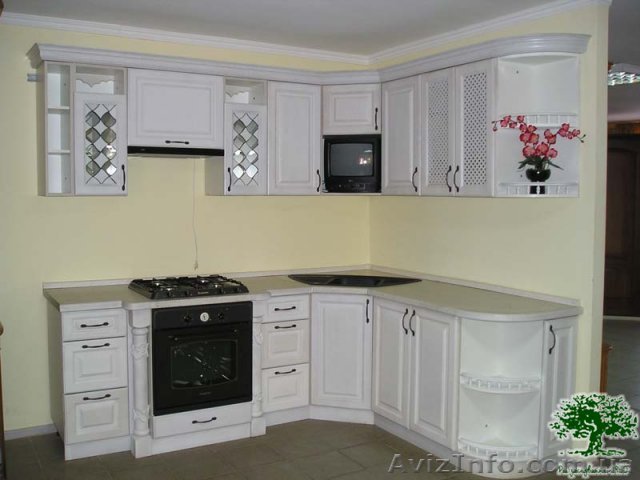 Угловая дубовая кухня украшенная ручной резьбой ( срочно и дёшево) - <ro>Изображение</ro><ru>Изображение</ru> #1, <ru>Объявление</ru> #88317