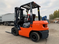 Автопогрузчик/автонавантажувач Toyota с мачтой триплекс  и боковым смещением - <ro>Изображение</ro><ru>Изображение</ru> #1, <ru>Объявление</ru> #1696551