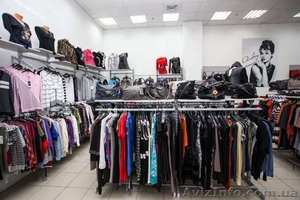 Торгове обладнання для одягу (торгові стелажі,  стійки та меблі)